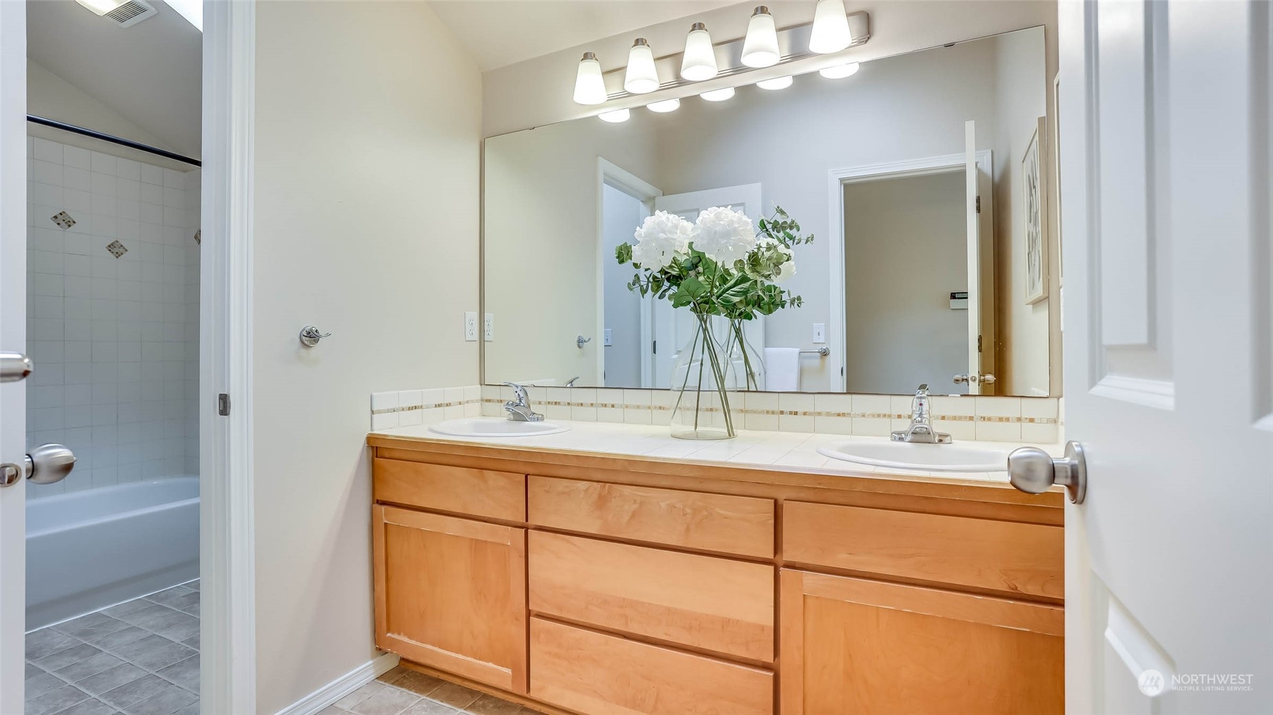 1002 North 105th Street, Unit B Seattle, WA 98133 - Photo 20 of 26