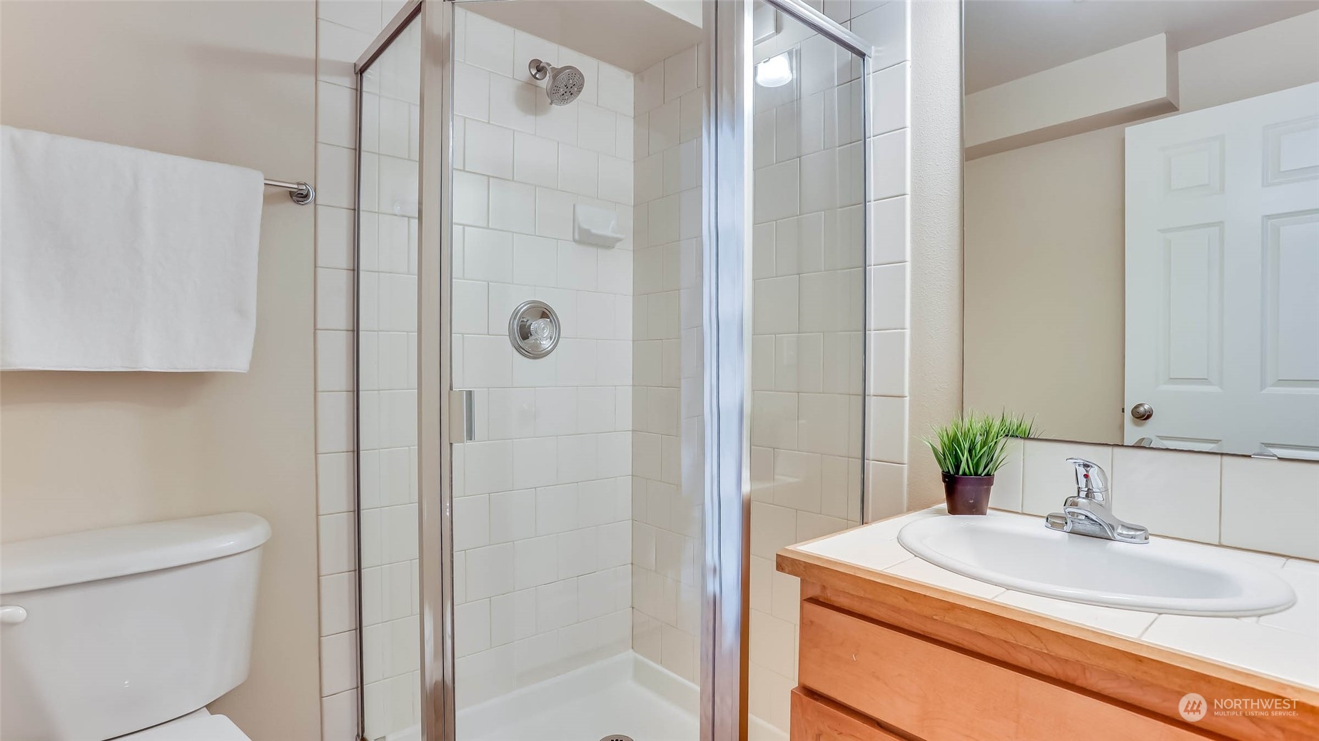 1002 North 105th Street, Unit B Seattle, WA 98133 - Photo 23 of 26