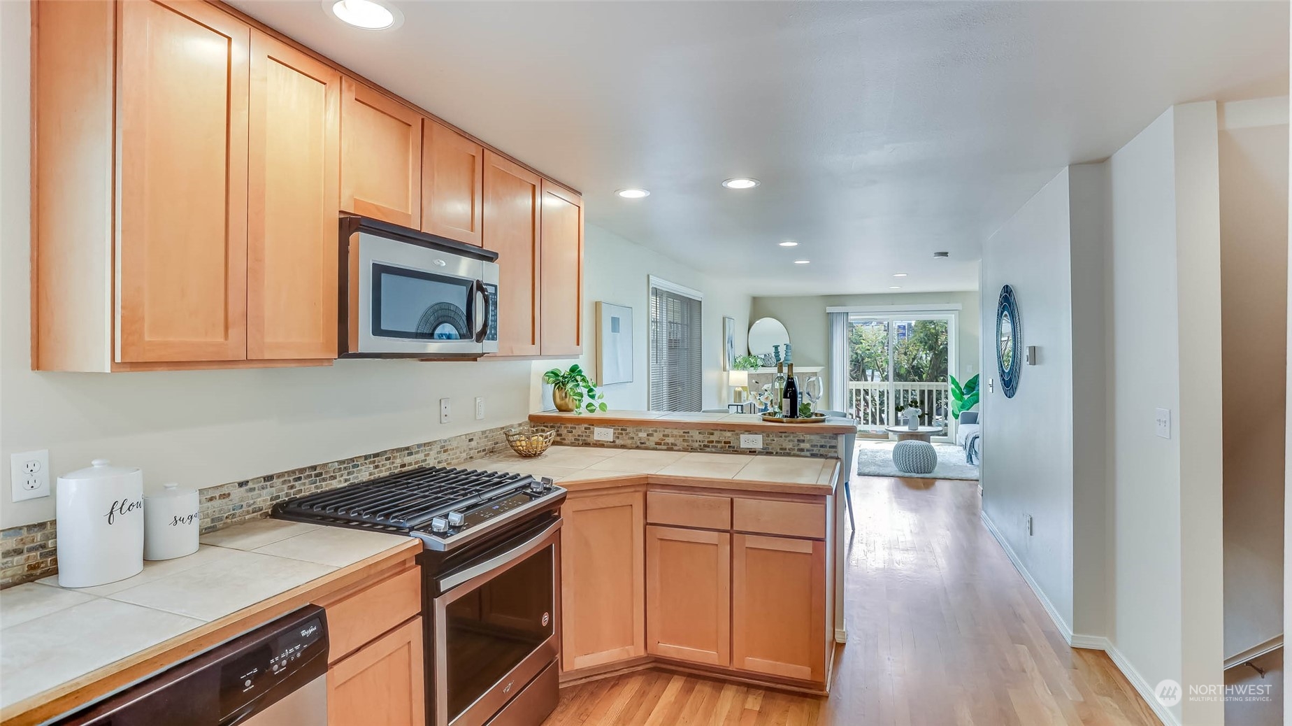 1002 North 105th Street, Unit B Seattle, WA 98133 - Photo 9 of 26