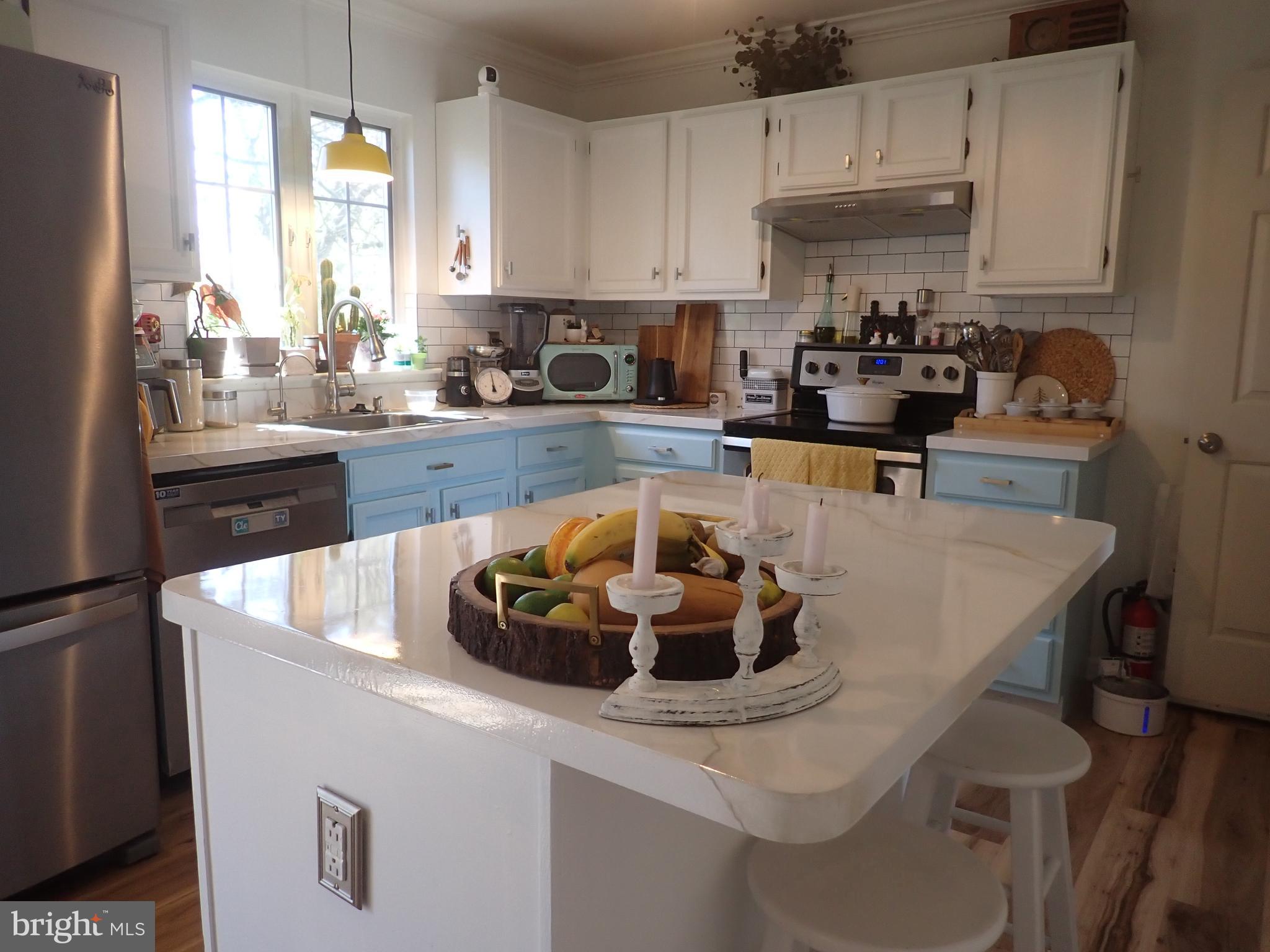 16 Cold Stream Drive Lancaster, PA 17603 - Photo 5 of 23 a kitchen with a stove a sink and a refrigerator