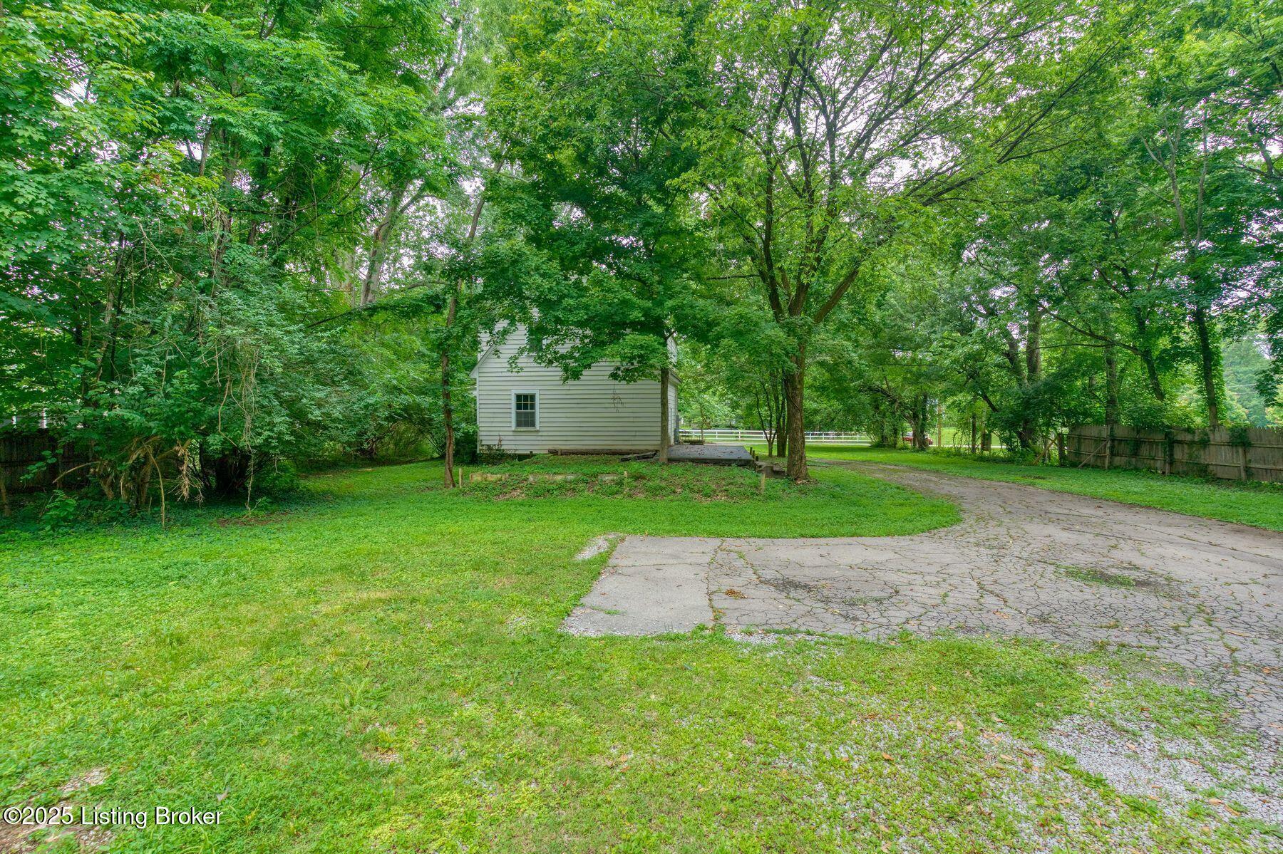 907 Glenbrook Road Anchorage, KY 40223 - Photo 66 of 67 photo_online_066