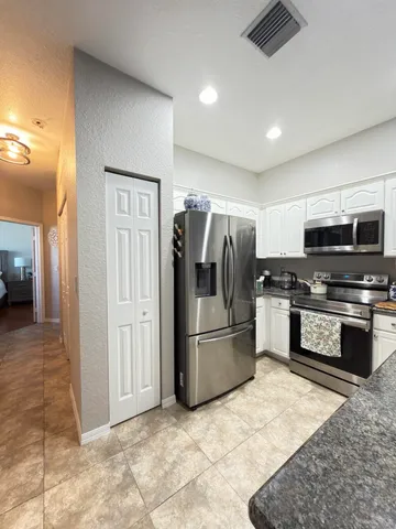 $254,900 | 1560 Southeast Wilshire Place, Unit 203, Stuart, FL 34994