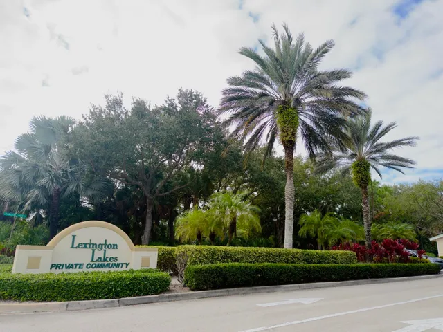 $254,900 | 1560 Southeast Wilshire Place, Unit 203, Stuart, FL 34994