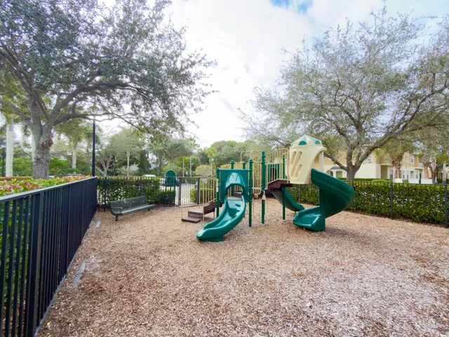 $254,900 | 1560 Southeast Wilshire Place, Unit 203, Stuart, FL 34994