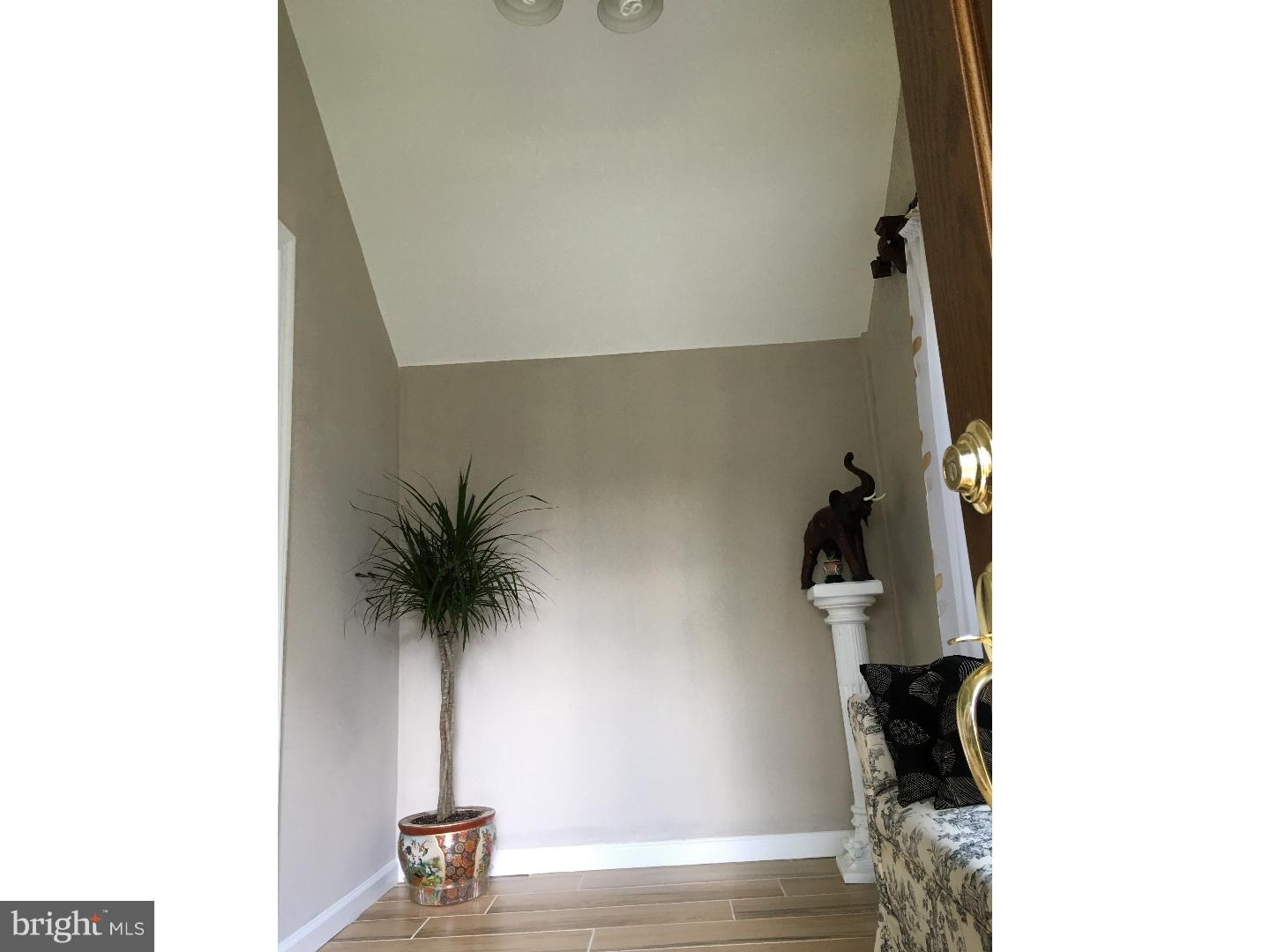 90 Maple Road Huntingdon Valley, PA 19006 - Photo 4 of 25