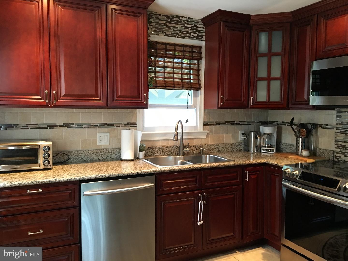 90 Maple Road Huntingdon Valley, PA 19006 - Photo 5 of 25