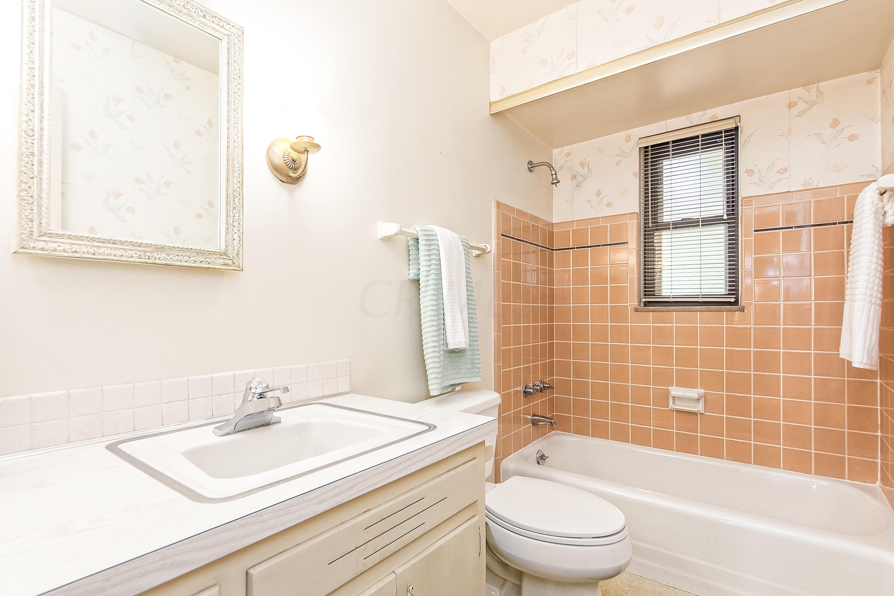 2770 Chester Road Columbus, OH 43221 - Photo 15 of 34