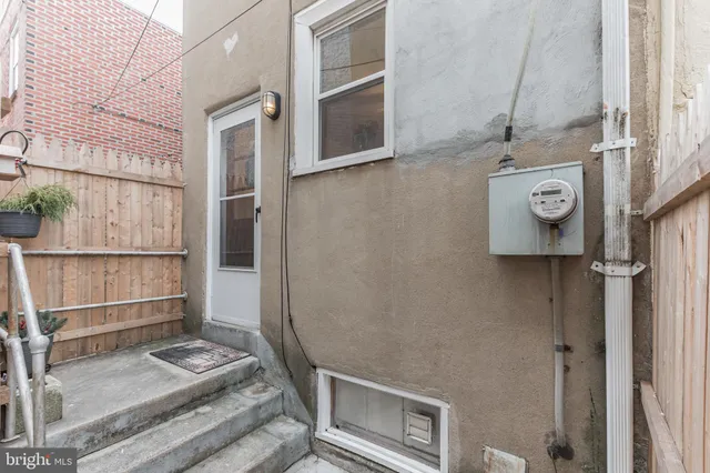 a bathroom with a toilet