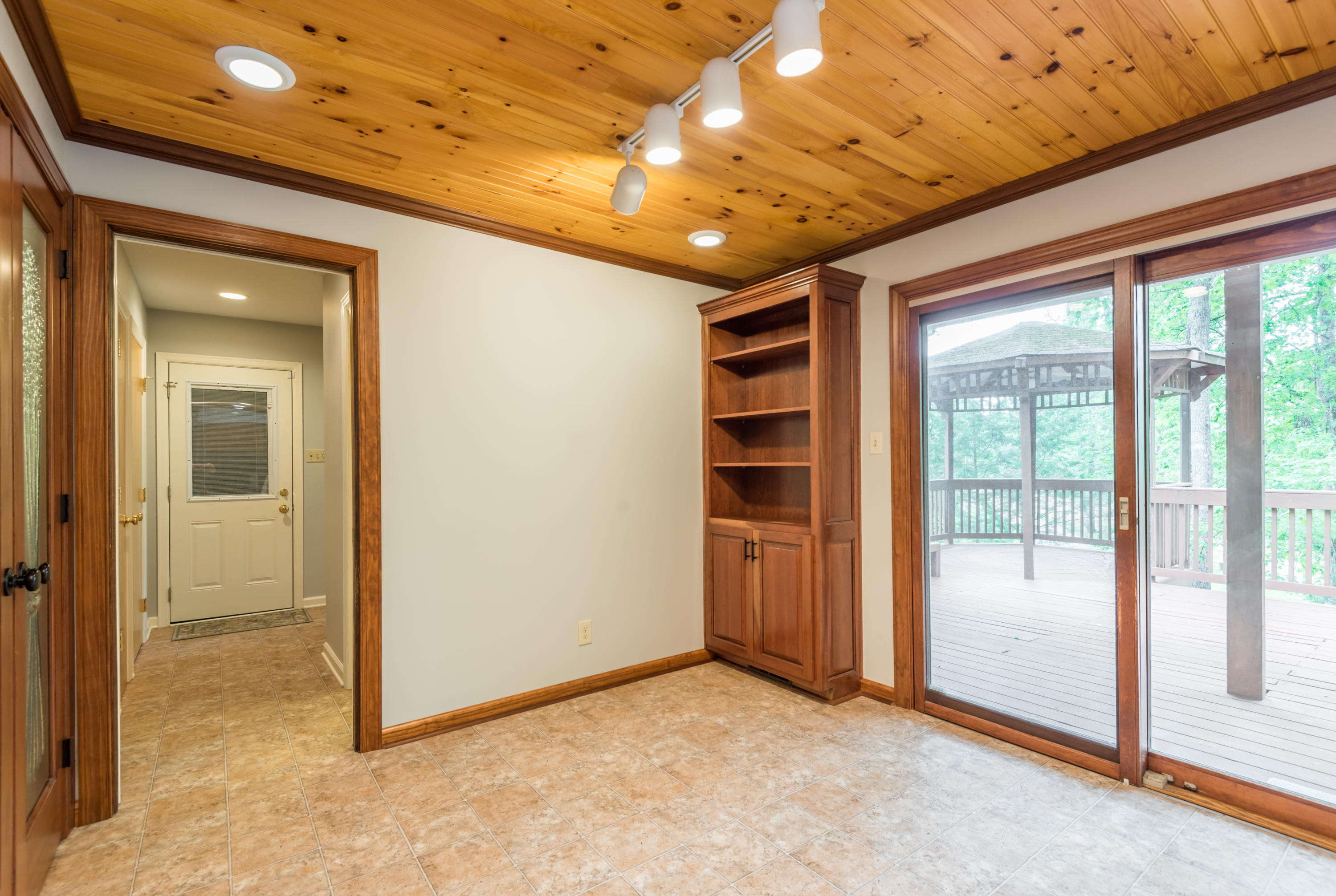 111 Balboa Circle Oak Ridge, TN 37830 - Photo 10 of 40 111BalboaCircle-13