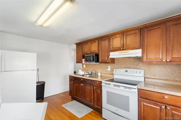 $2,950 | 38 Forest Avenue, Glen Cove, NY 11542