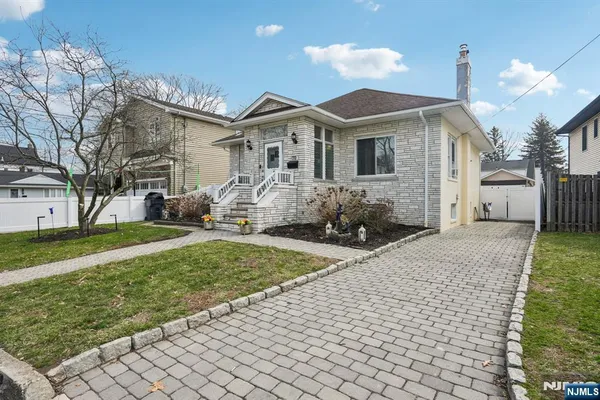 $589,000 | 70 Delford Avenue, Bergenfield, NJ 07621