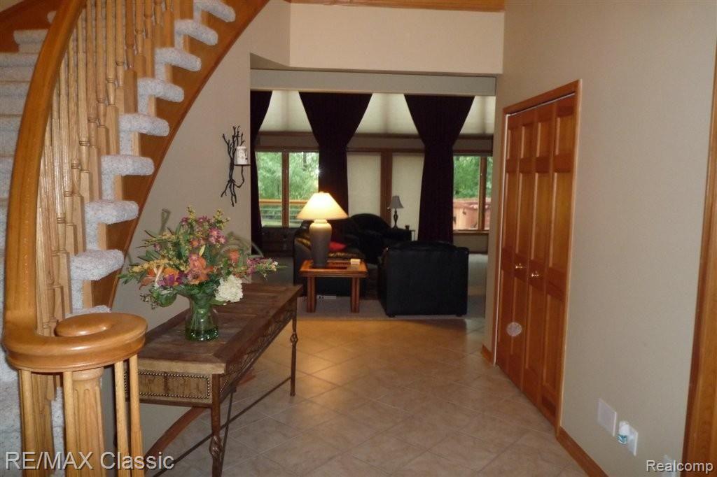 9418 Quail Ridge Run Brighton, MI 48114 - Photo 6 of 20 Grand Entrance