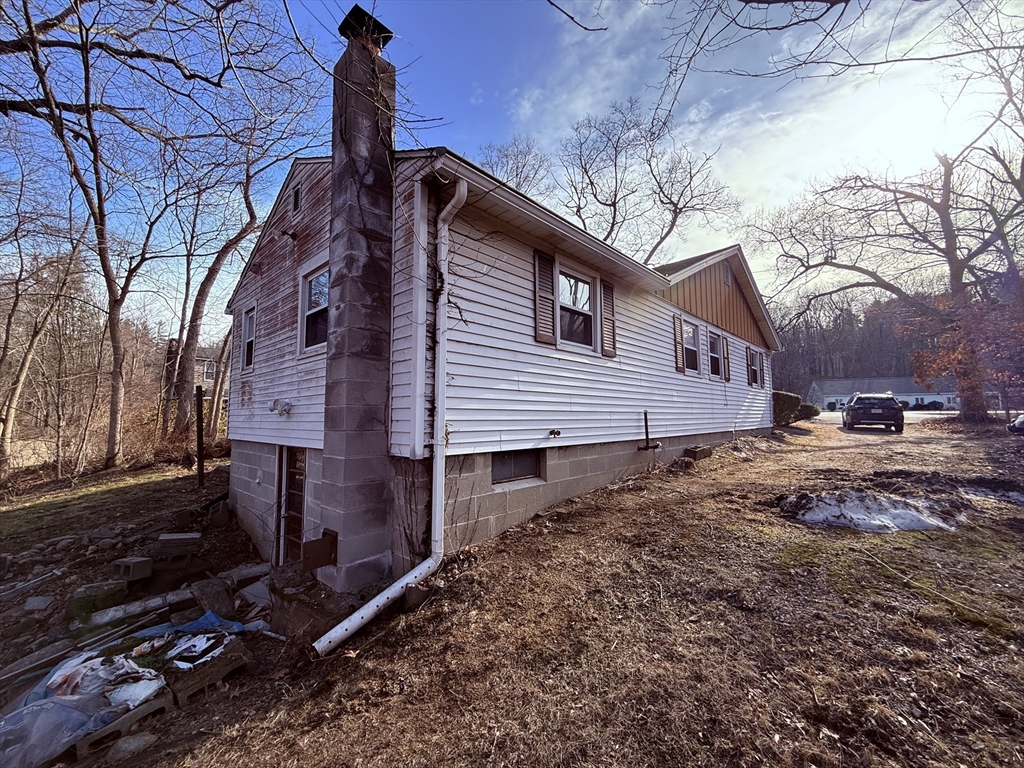 108 Southbridge Road Dudley, MA 01571 - Photo 5 of 27