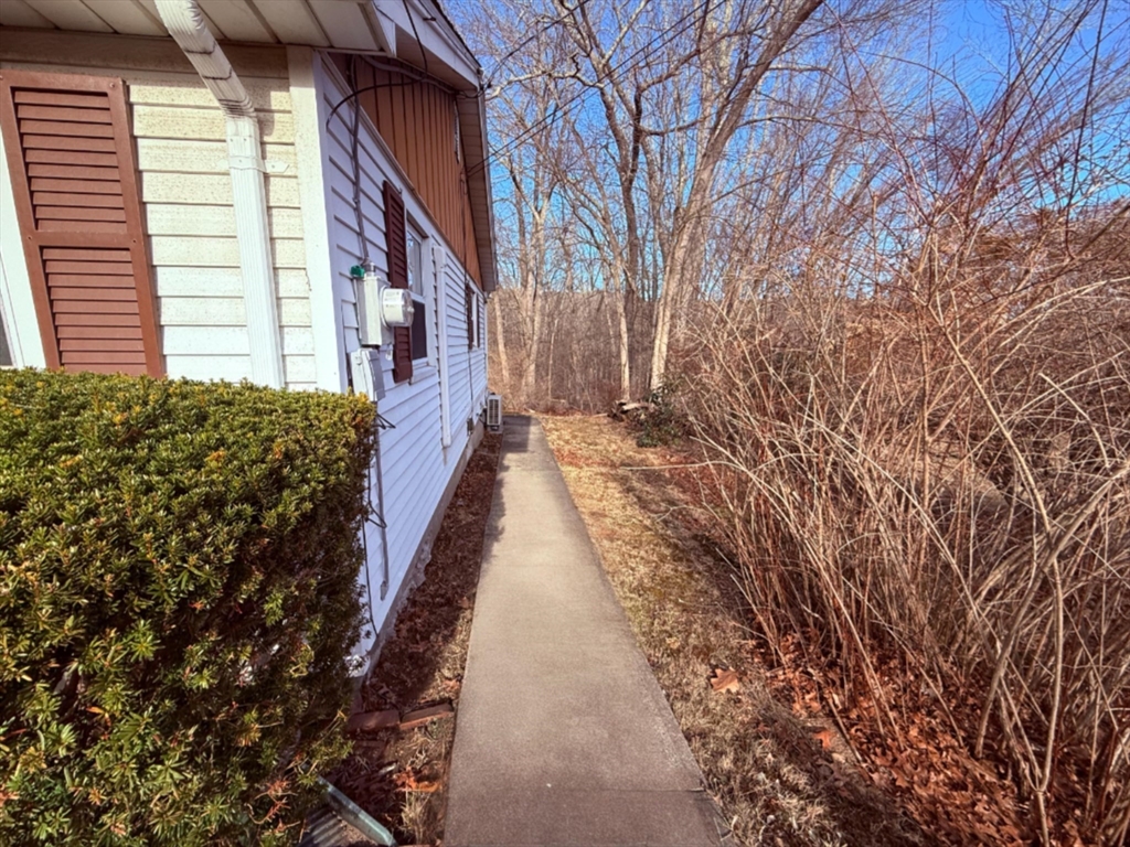 108 Southbridge Road Dudley, MA 01571 - Photo 7 of 27