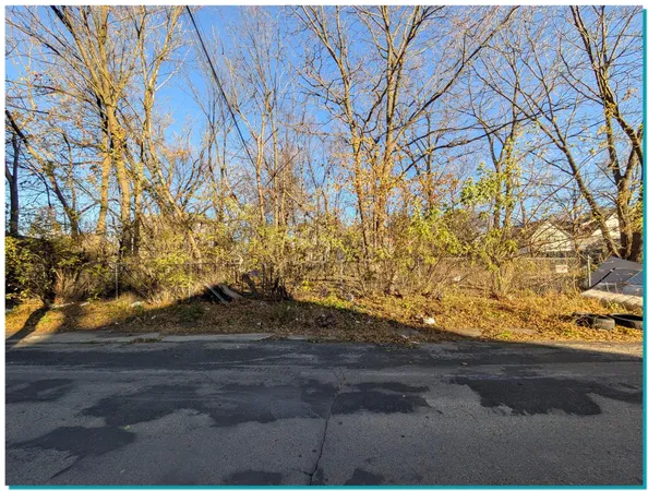 $11,500 | 2958 North 10th Lane, Unit 2962 2966, Milwaukee, WI 53206