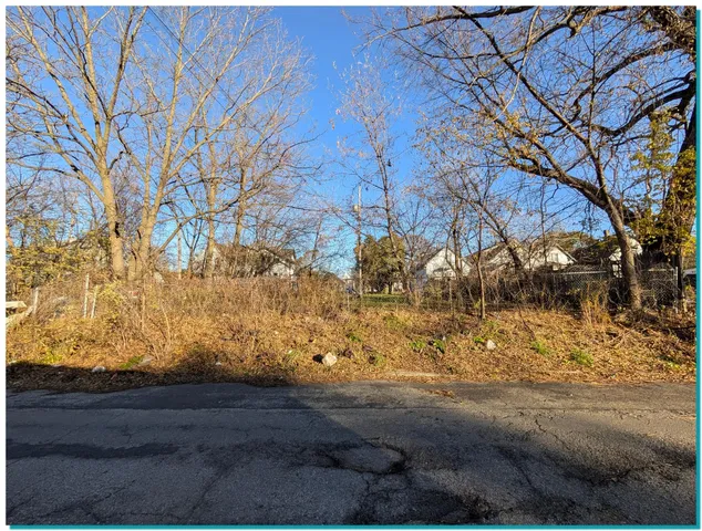 $11,500 | 2958 North 10th Lane, Unit 2962 2966, Milwaukee, WI 53206