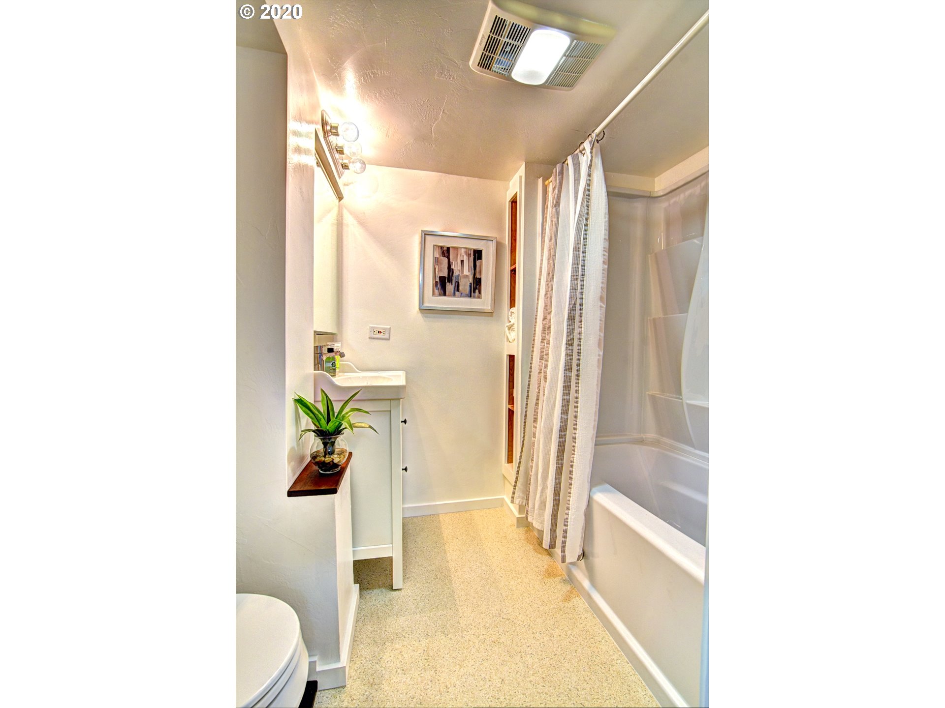 2572 Spring Boulevard Eugene, OR 97403 - Photo 17 of 23 Gallery Image 17