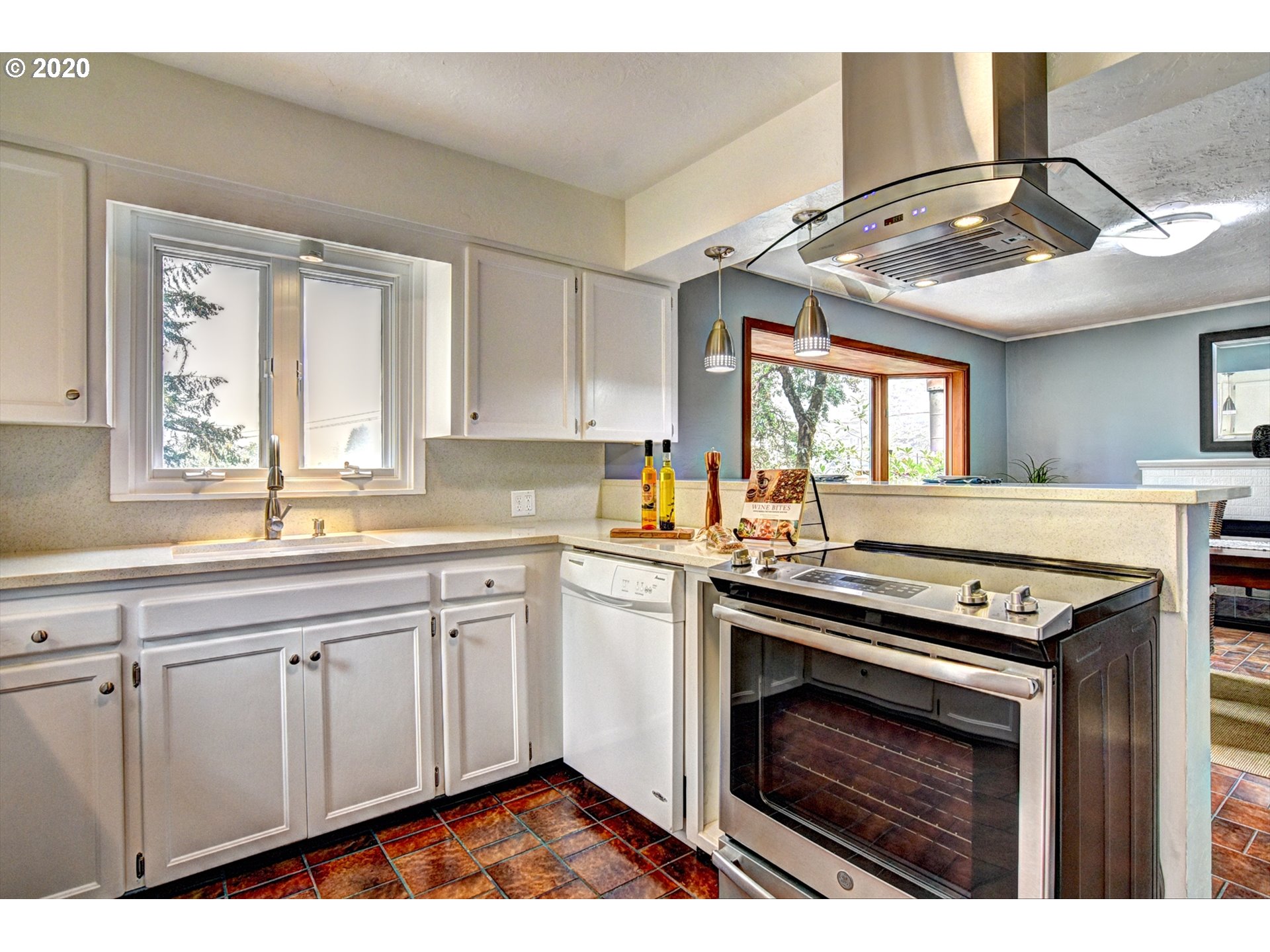 2572 Spring Boulevard Eugene, OR 97403 - Photo 9 of 23 Gallery Image 9