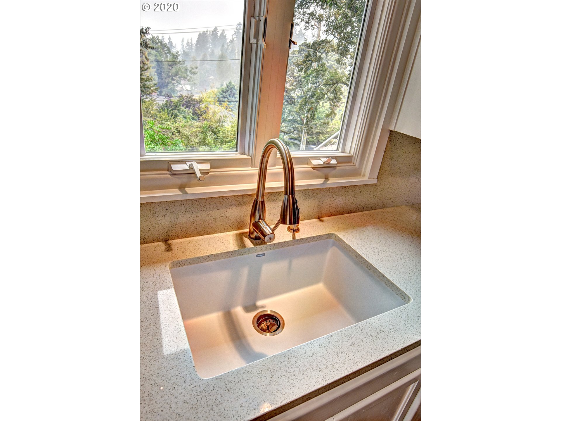 2572 Spring Boulevard Eugene, OR 97403 - Photo 10 of 23 Gallery Image 10