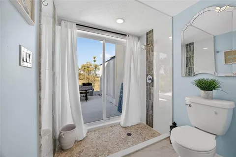 a bathroom with a toilet and a shower