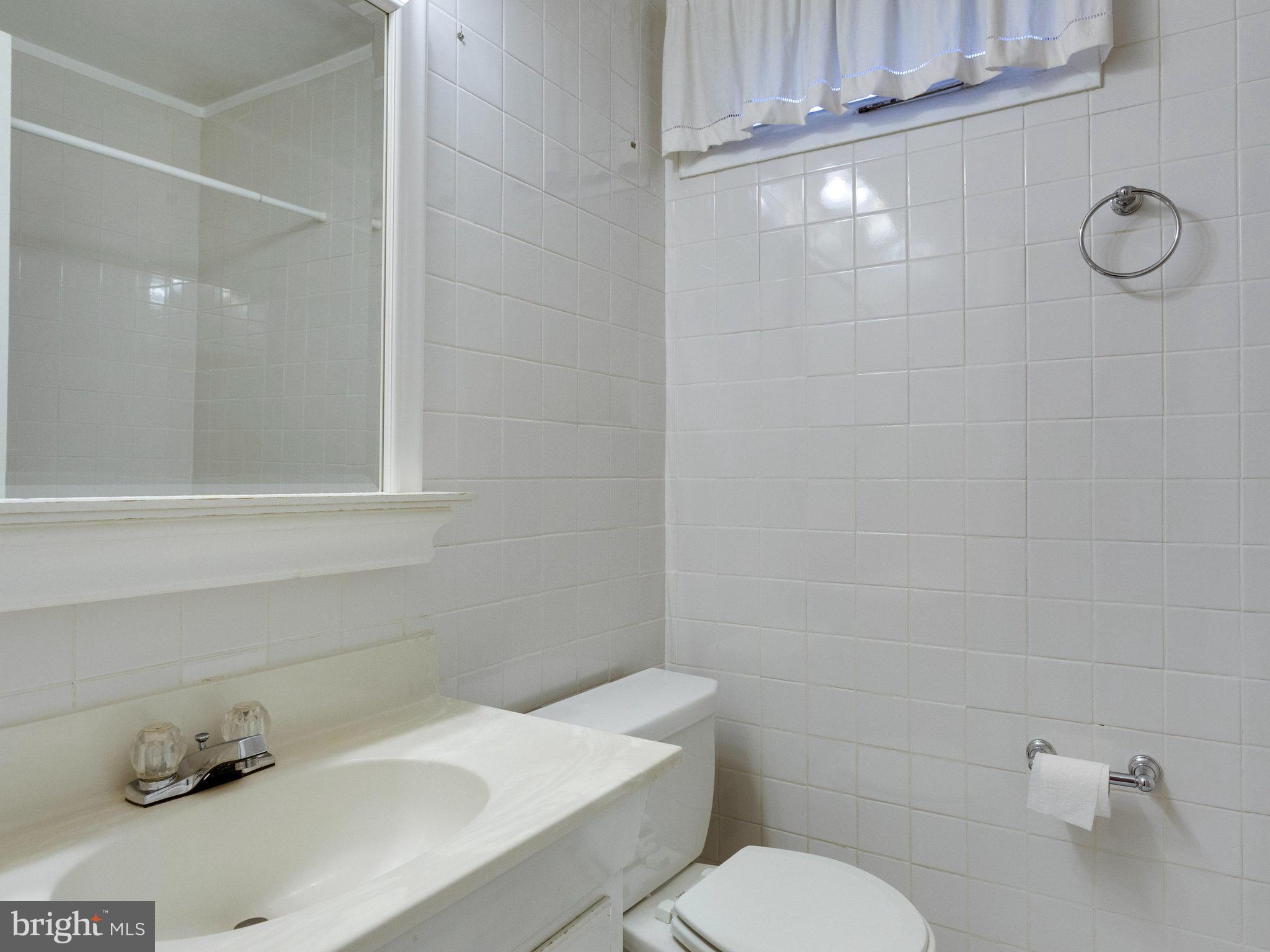 6904 Gillings Road Springfield, VA 22152 - Photo 12 of 29 Bath (Master)
