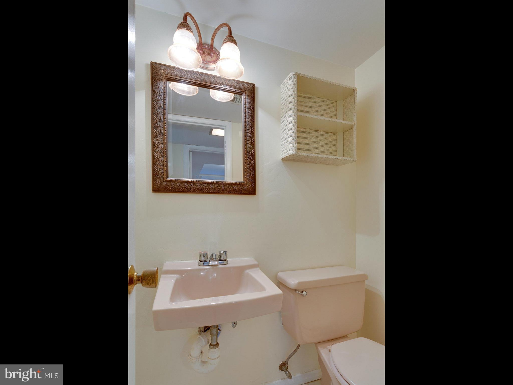 6904 Gillings Road Springfield, VA 22152 - Photo 23 of 29 Bath