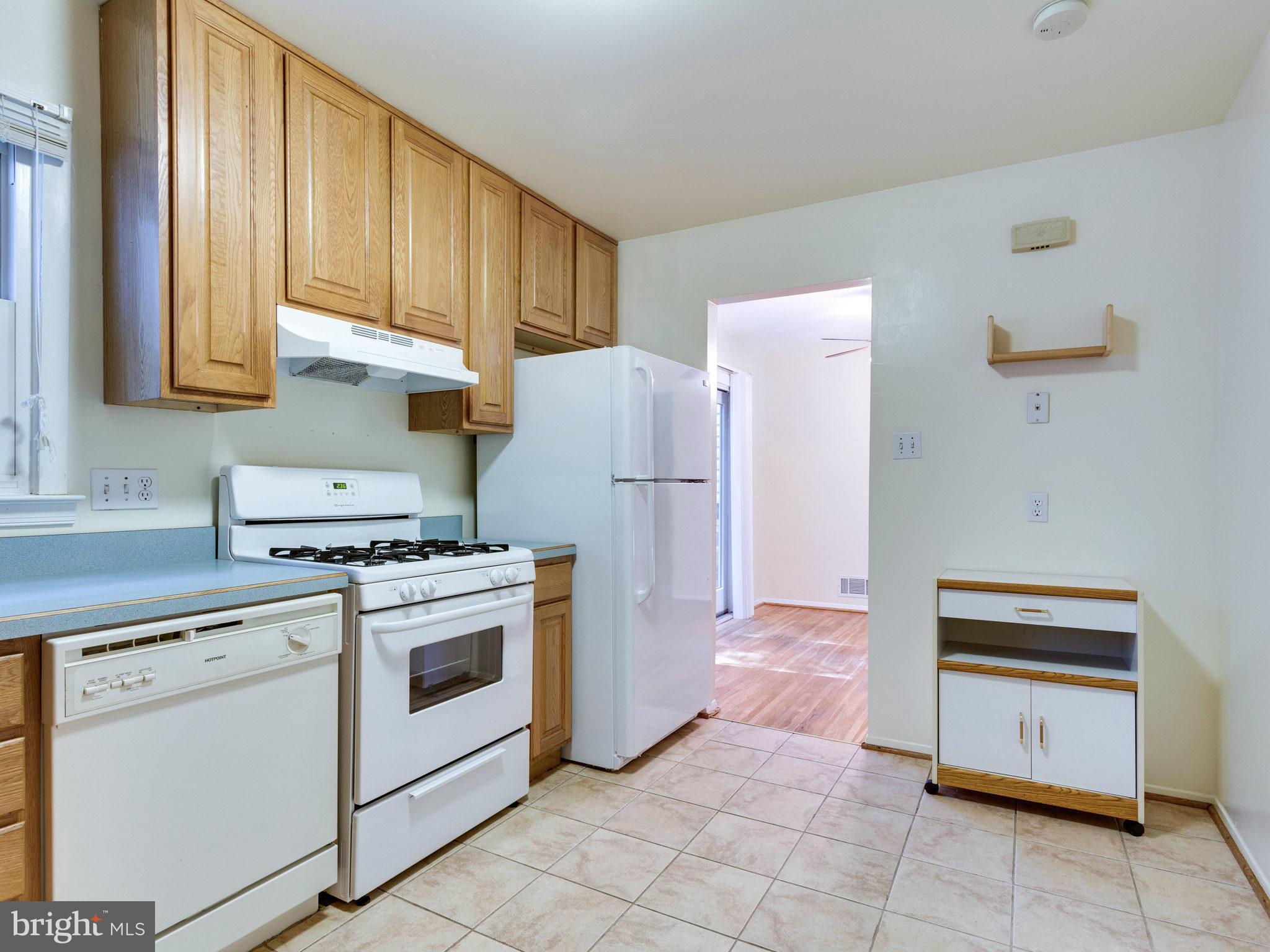 6904 Gillings Road Springfield, VA 22152 - Photo 7 of 29 Kitchen