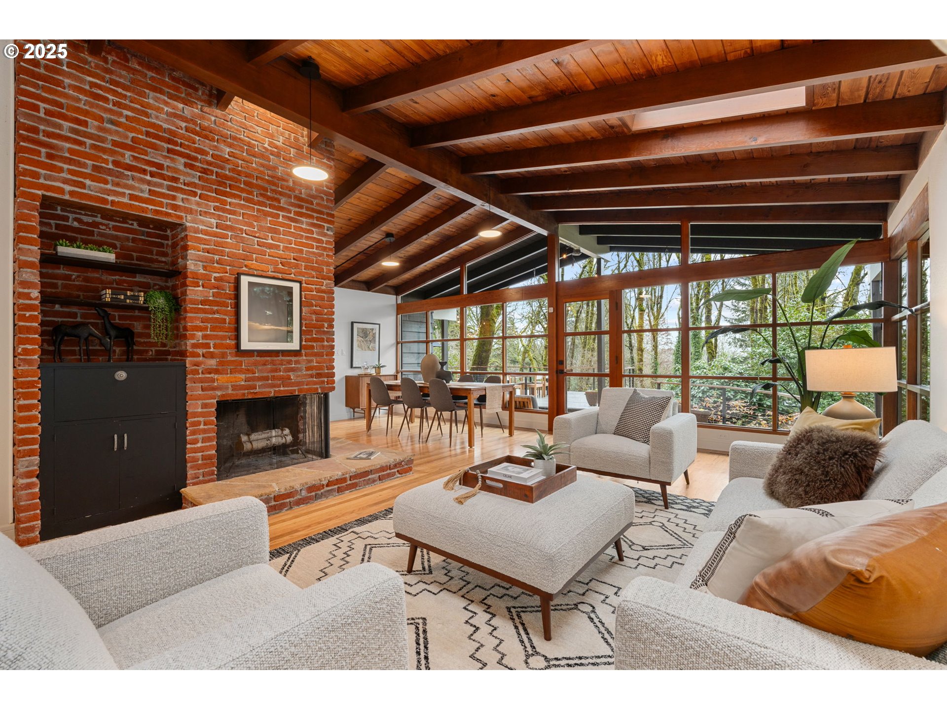 10441 Southwest Ridgeview Lane Portland, OR 97219 - Photo 4 of 38 Gallery Image 4