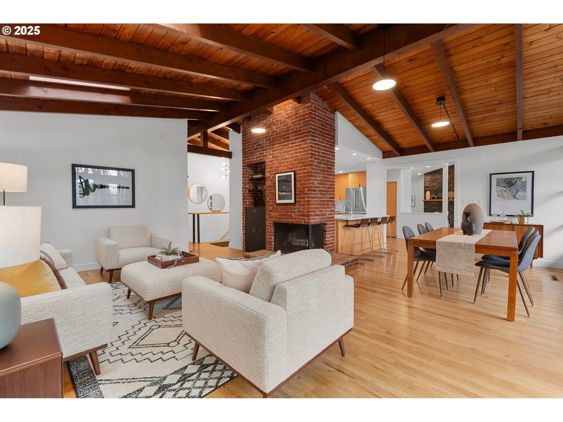 10441 Southwest Ridgeview Lane Portland, OR 97219 - Photo 5 of 38 Gallery Image 5