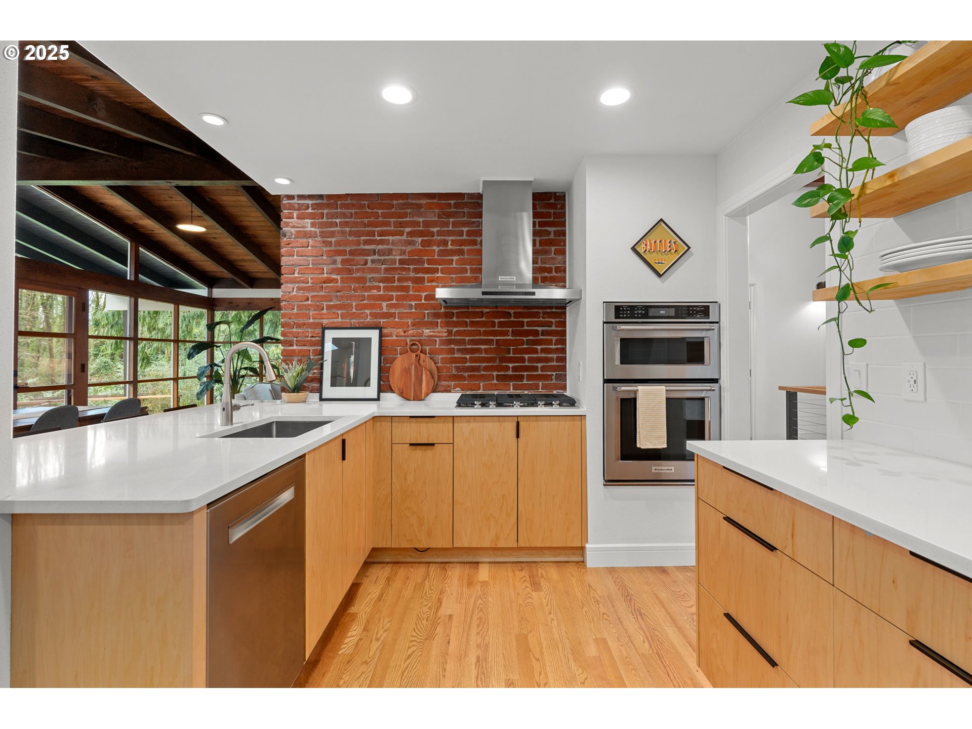 10441 Southwest Ridgeview Lane Portland, OR 97219 - Photo 7 of 38 Gallery Image 7