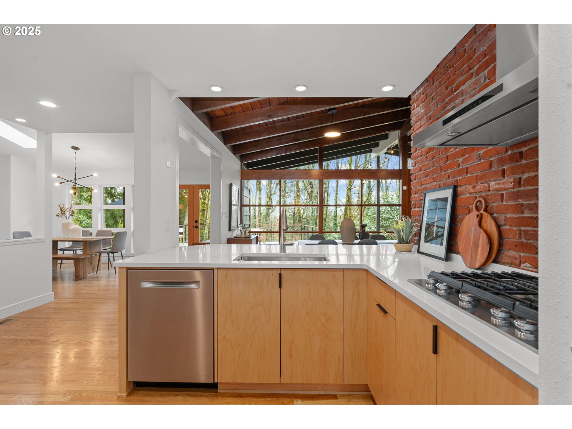 10441 Southwest Ridgeview Lane Portland, OR 97219 - Photo 10 of 38 Gallery Image 10