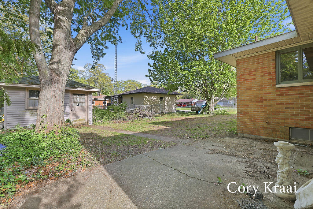 205 South Buys Road Muskegon, MI 49445 - Photo 27 of 44 Patio