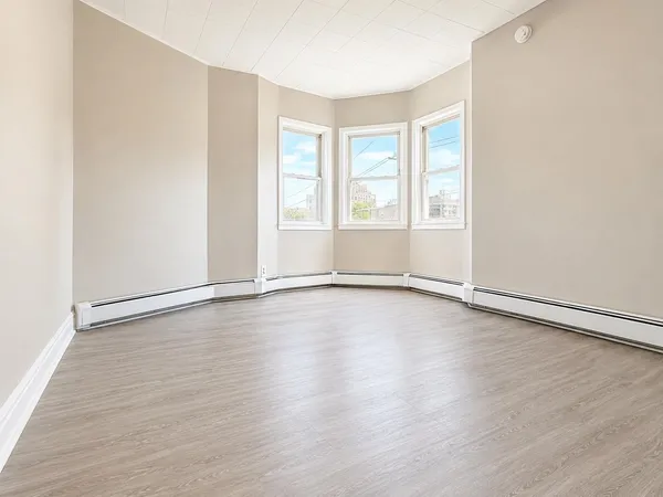 $1,850 | 460 Mercer Street, Unit 3L, Jersey City, NJ 07302