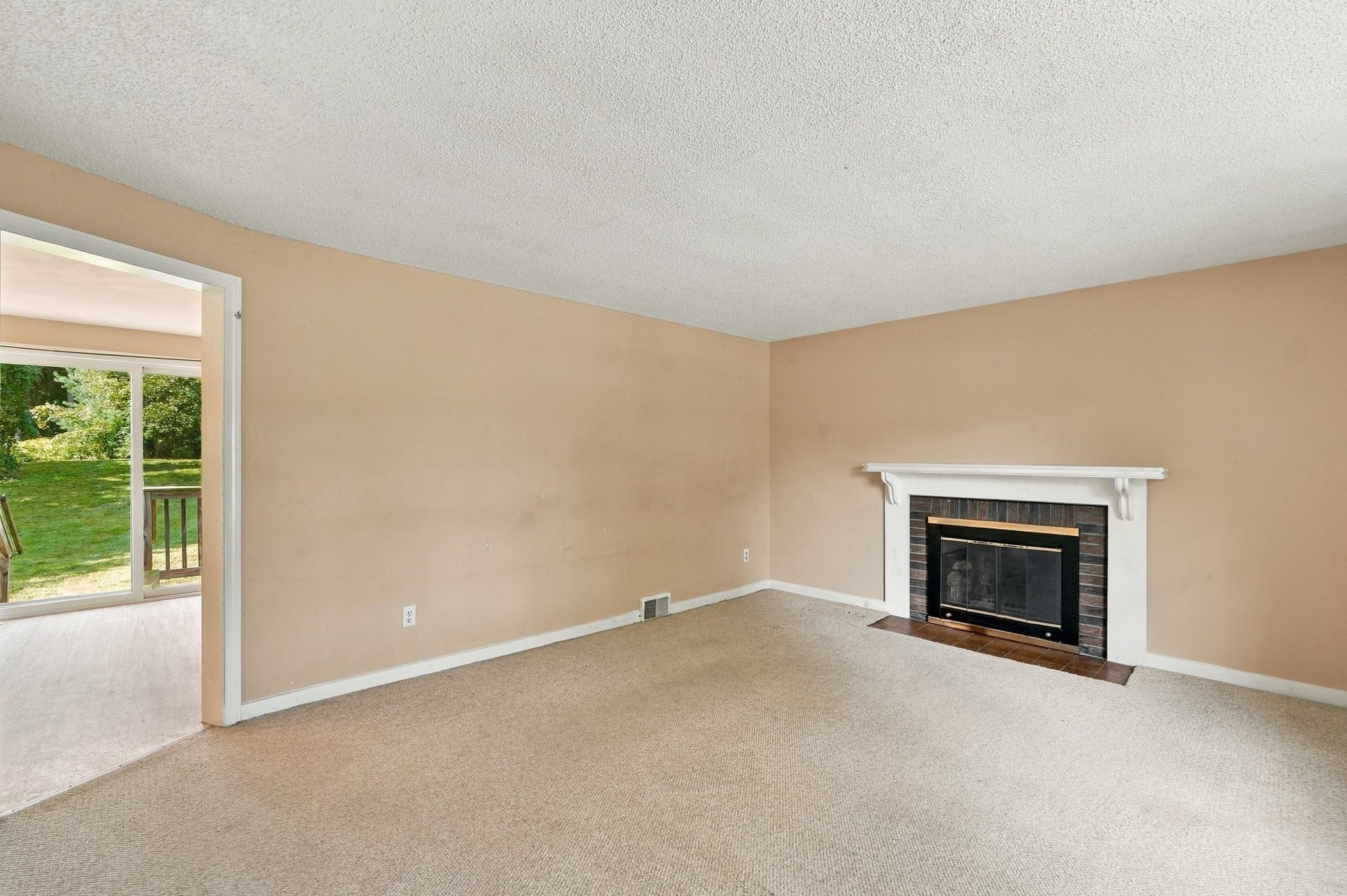 9 Spring Terrace Shrewsbury, MA 01545 - Photo 4 of 28 Gallery Image 4
