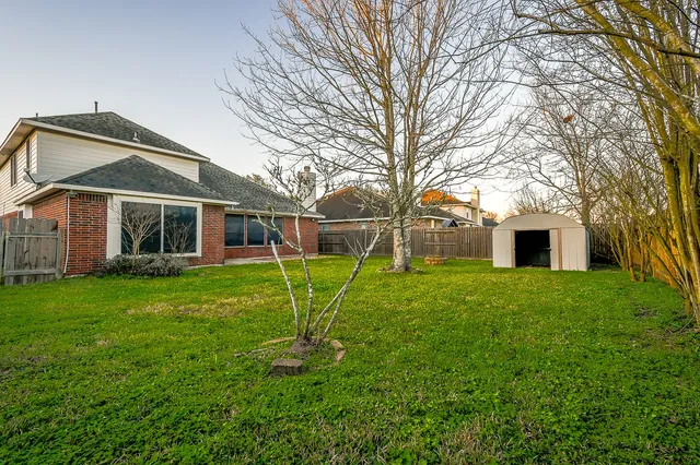 a view of a house with a backyard