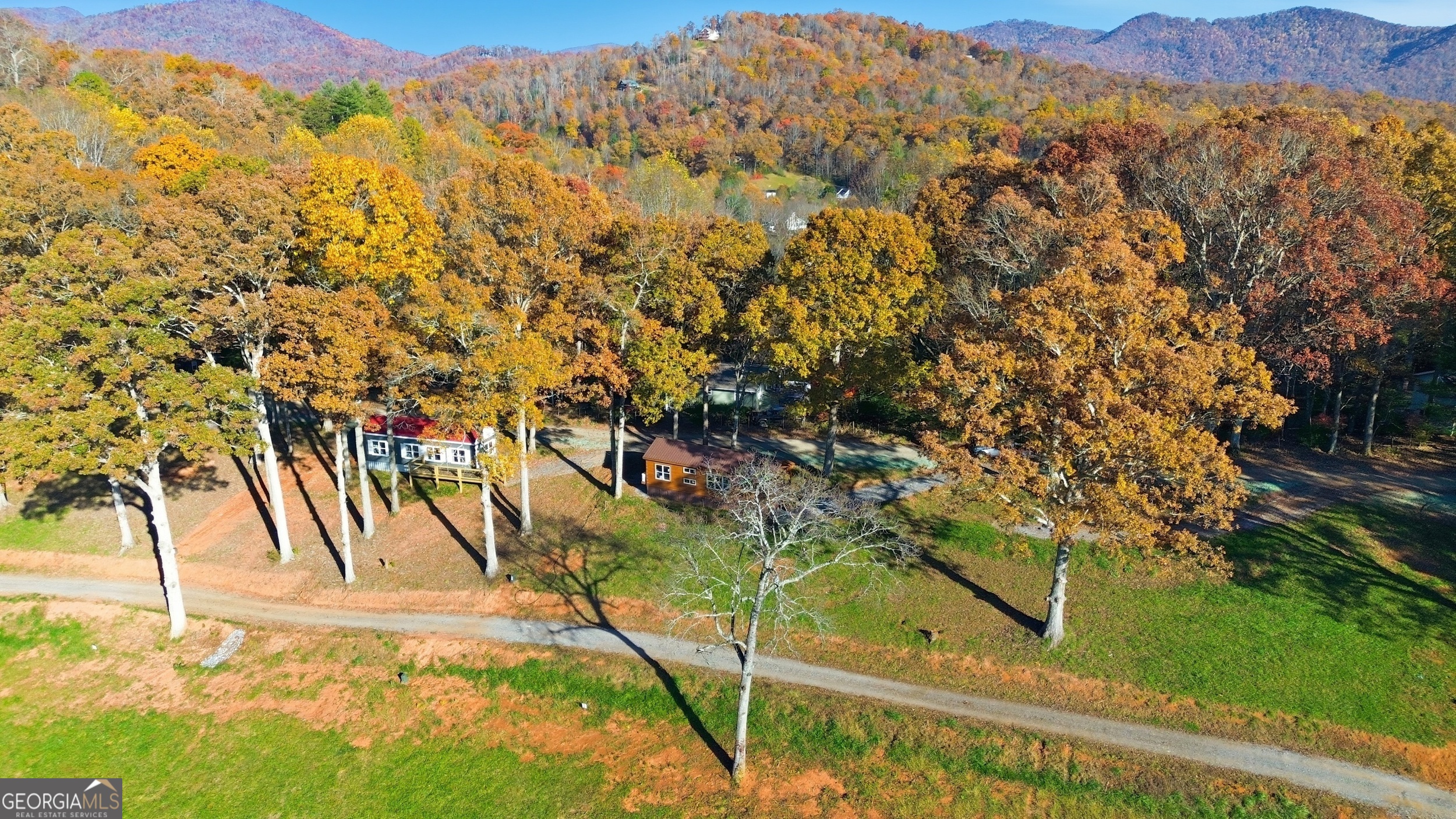 527 Saunders Road Franklin, NC 28734 - Photo 2 of 17