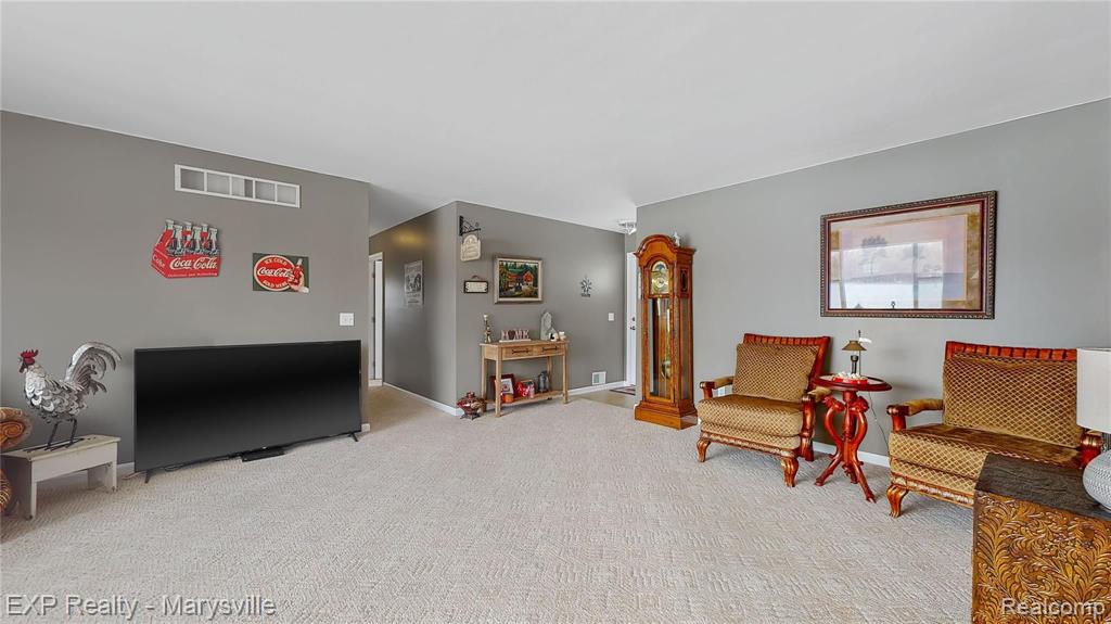 8678 Wildcat Road Jeddo, MI 48032 - Photo 3 of 36