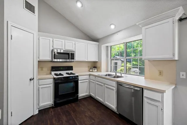 $300,000 | 8018 Blackfin Drive, Rowlett, TX 75089