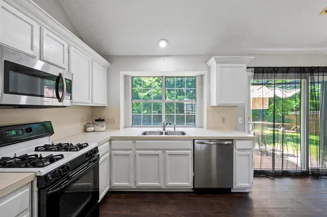 $300,000 | 8018 Blackfin Drive, Rowlett, TX 75089