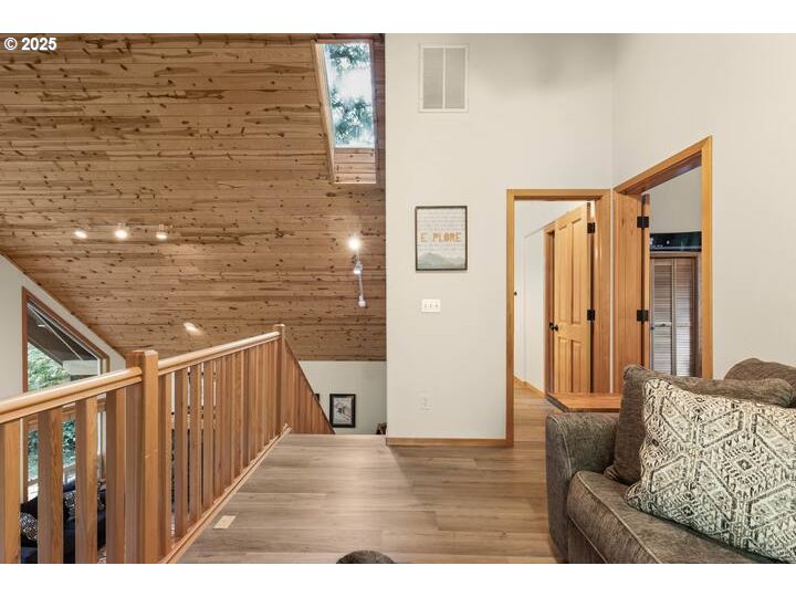 24877 East Section Line Road Rhododendron, OR 97049 - Photo 14 of 28 Loft