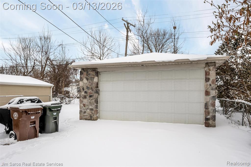 2204 Roslyn Road Grosse Pointe Woods, MI 48236 - Photo 23 of 34