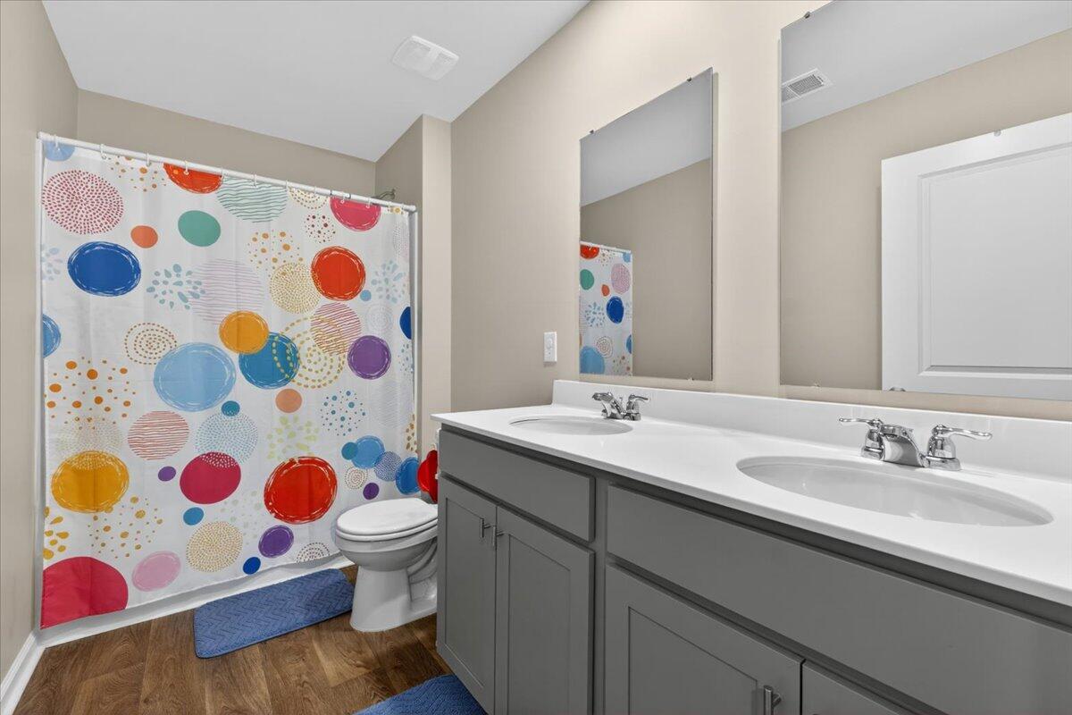 475 Cedarview Road Summerville, SC 29486 - Photo 19 of 29 3rd Guest Bath - Upstairs