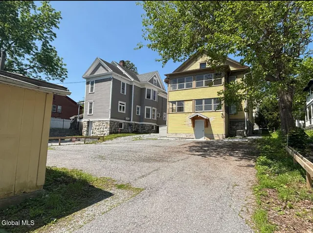 $3,400 | 130 Woodlawn Avenue, Unit 2, Saratoga Springs, NY 12866