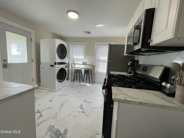 $3,400 | 130 Woodlawn Avenue, Unit 2, Saratoga Springs, NY 12866