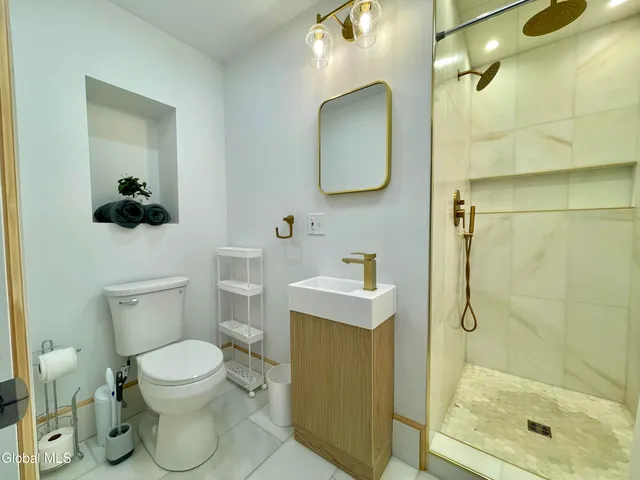 $3,400 | 130 Woodlawn Avenue, Unit 2, Saratoga Springs, NY 12866