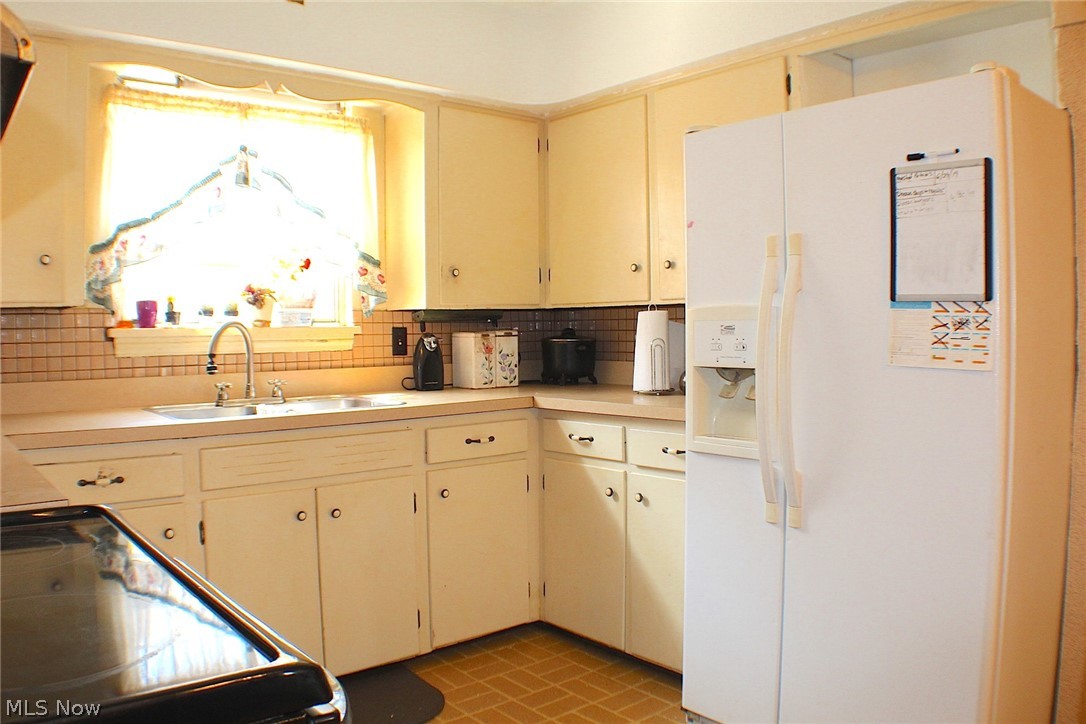 5411 Ridgewood Avenue Parma, OH 44129 - Photo 9 of 27 Lots of cupboard space!