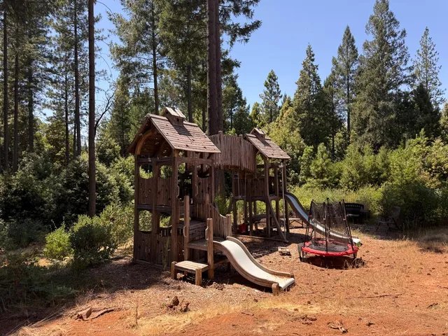 a view of a backyard with snow on the side