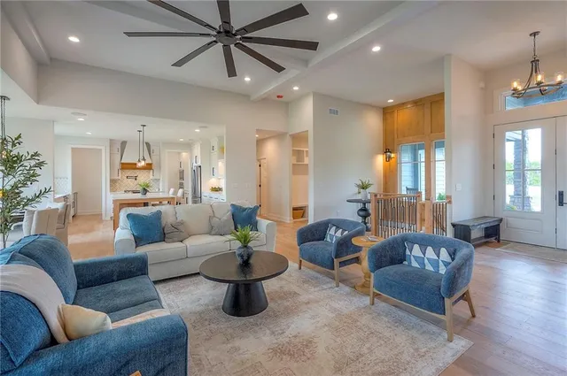 $1,085,000 | 595 South Shore Drive, Lake Winnebago, MO 64034