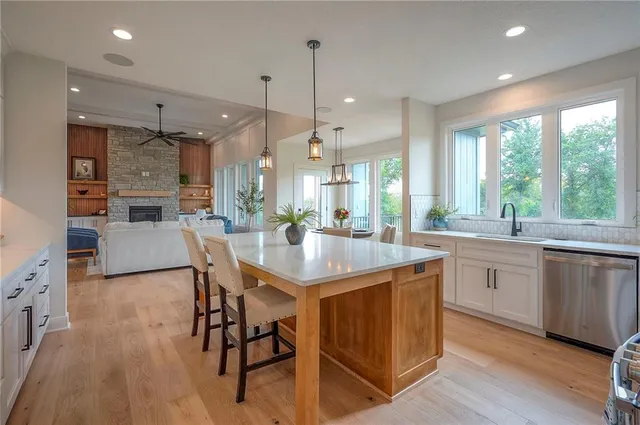 $1,085,000 | 595 South Shore Drive, Lake Winnebago, MO 64034