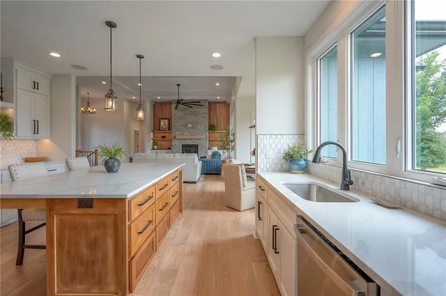 $1,085,000 | 595 South Shore Drive, Lake Winnebago, MO 64034